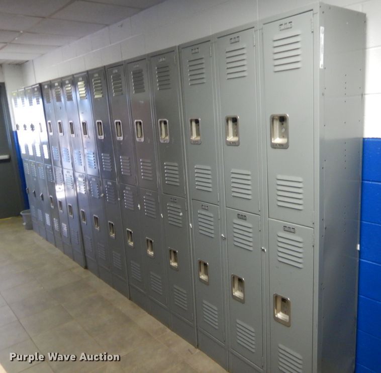 image for item IT9597 Approximately 9 sets of lockers