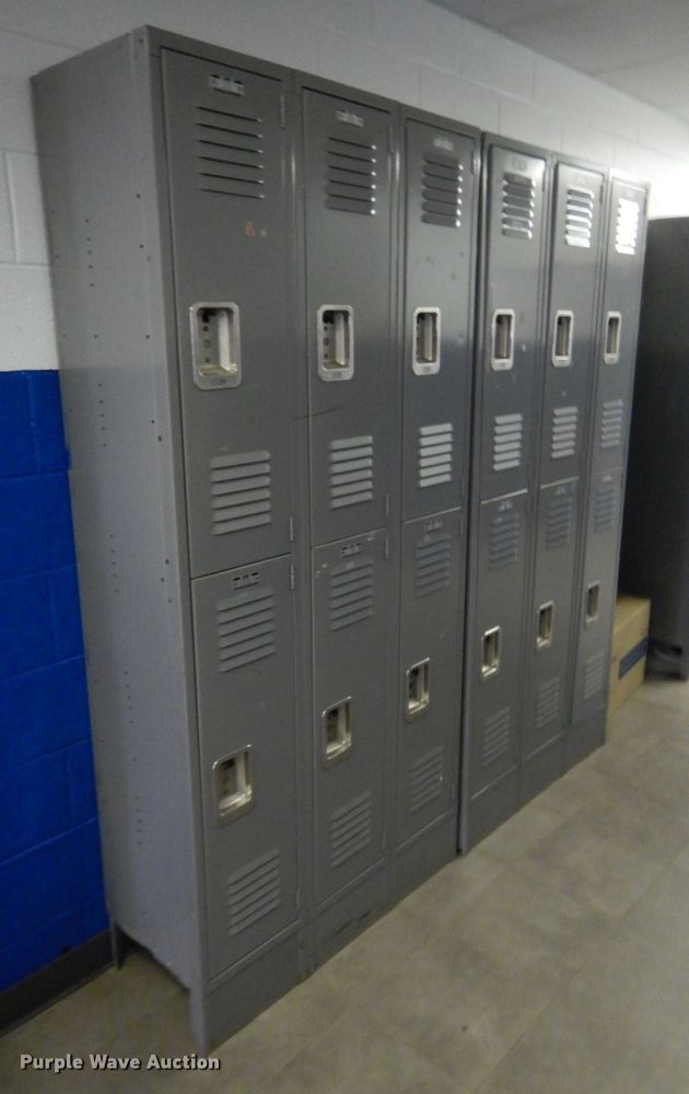 image for item IT9597 Approximately 9 sets of lockers