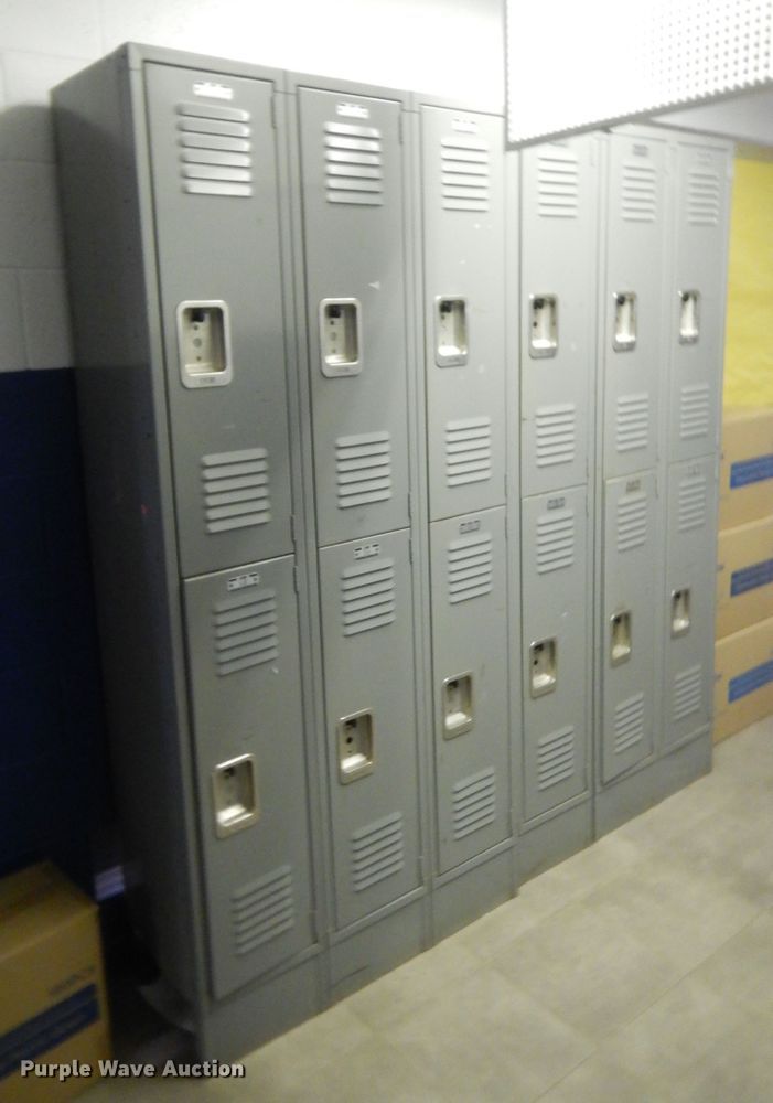 image for item IT9597 Approximately 9 sets of lockers