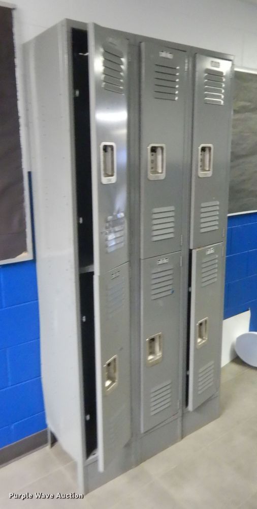 image for item IT9597 Approximately 9 sets of lockers
