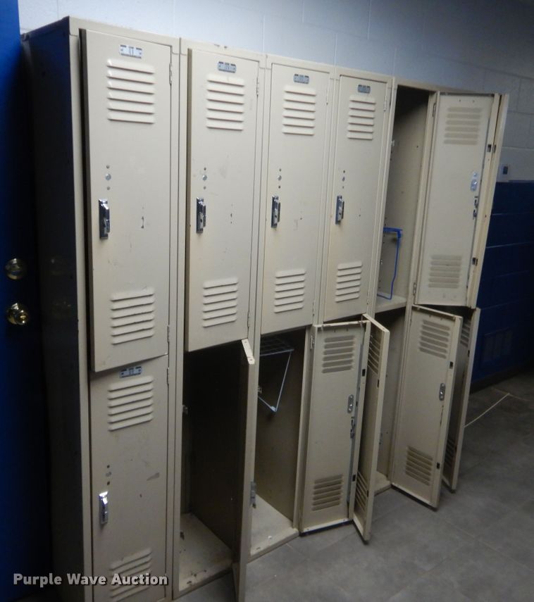 image for item IT9597 Approximately 9 sets of lockers