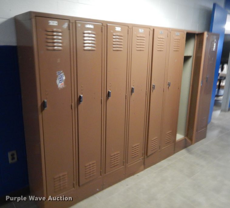 image for item IT9597 Approximately 9 sets of lockers