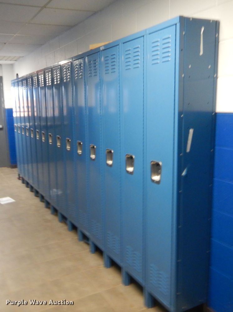 image for item IT9597 Approximately 9 sets of lockers