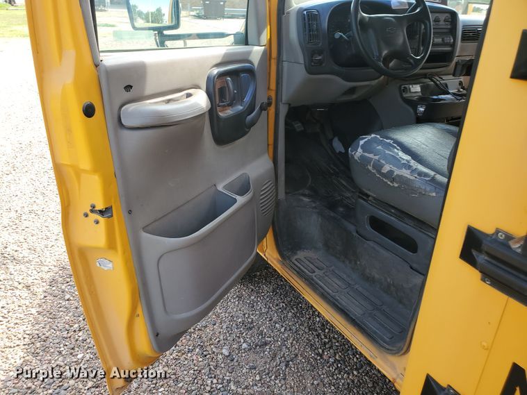 image for item IT9816 1998 Chevrolet G3500  Collins school bus