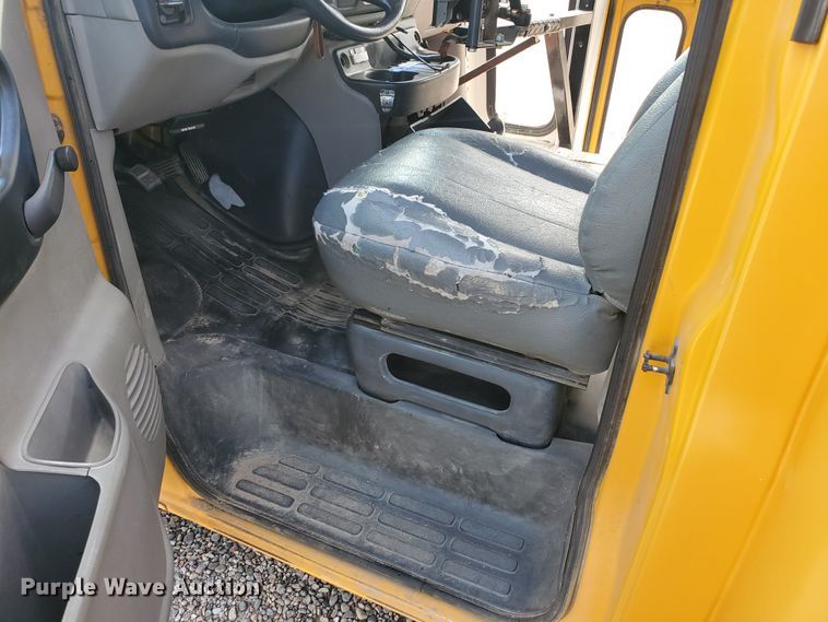 image for item IT9816 1998 Chevrolet G3500  Collins school bus