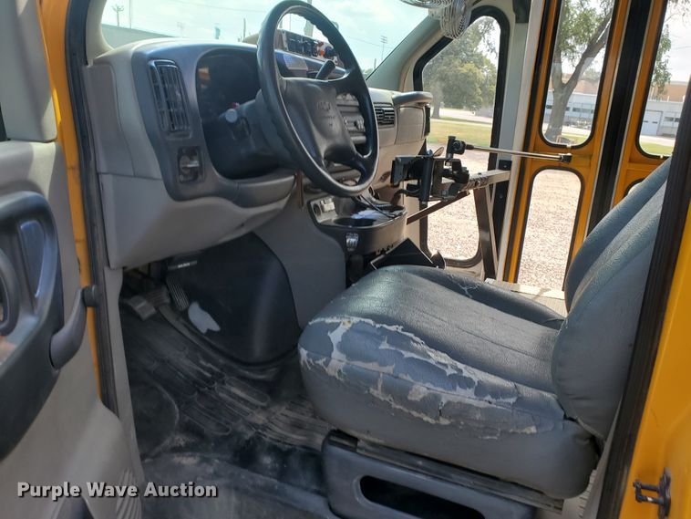 image for item IT9816 1998 Chevrolet G3500  Collins school bus