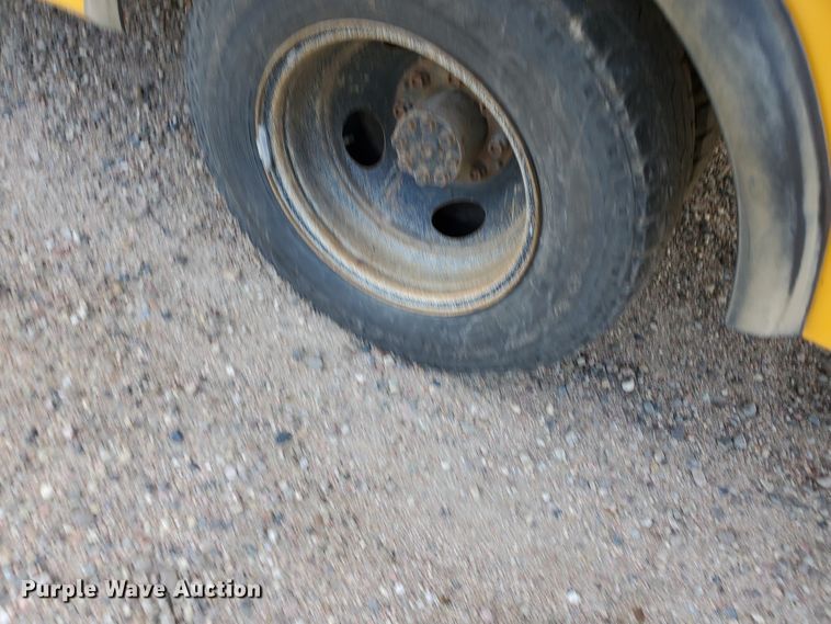 image for item IT9816 1998 Chevrolet G3500  Collins school bus