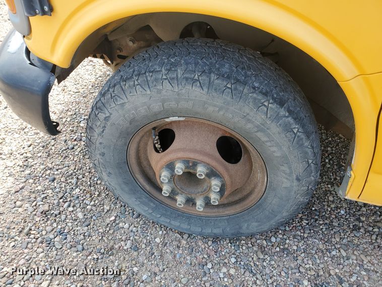 image for item IT9816 1998 Chevrolet G3500  Collins school bus