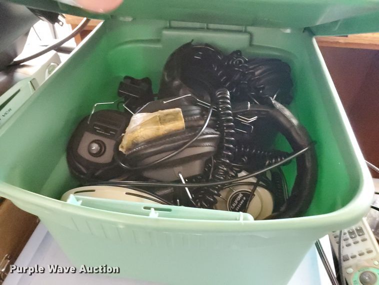 image for item JM9739 Office supplies and equipment