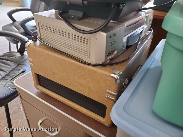 image for item JM9739 Office supplies and equipment