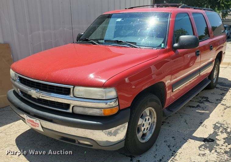image for item JM9749 2002 Chevrolet Suburban 1500 LS  SUV
