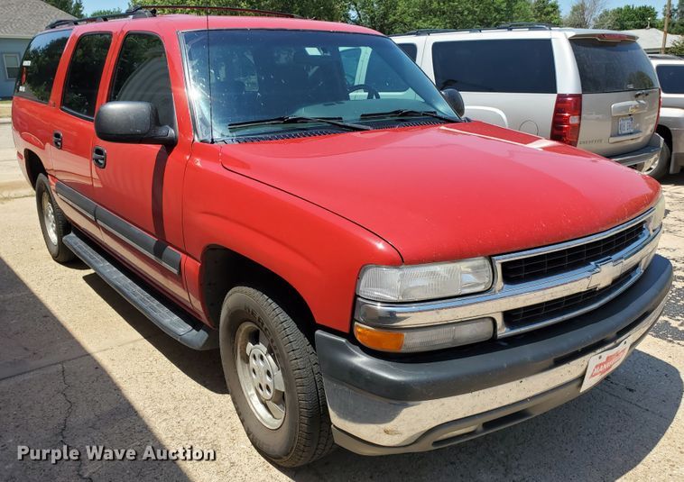 image for item JM9749 2002 Chevrolet Suburban 1500 LS  SUV