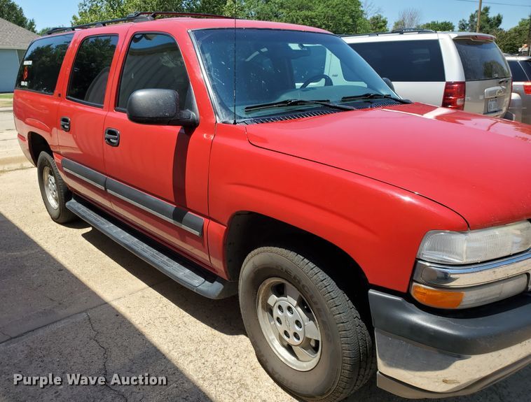 image for item JM9749 2002 Chevrolet Suburban 1500 LS  SUV