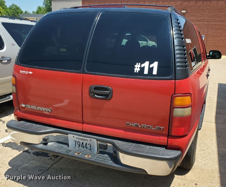image for item JM9749 2002 Chevrolet Suburban 1500 LS  SUV