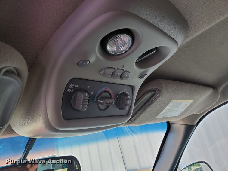 image for item JM9749 2002 Chevrolet Suburban 1500 LS  SUV