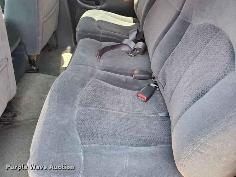 image for item JM9749 2002 Chevrolet Suburban 1500 LS  SUV