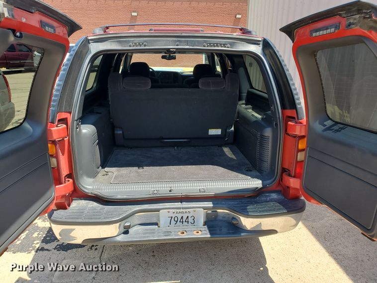 image for item JM9749 2002 Chevrolet Suburban 1500 LS  SUV