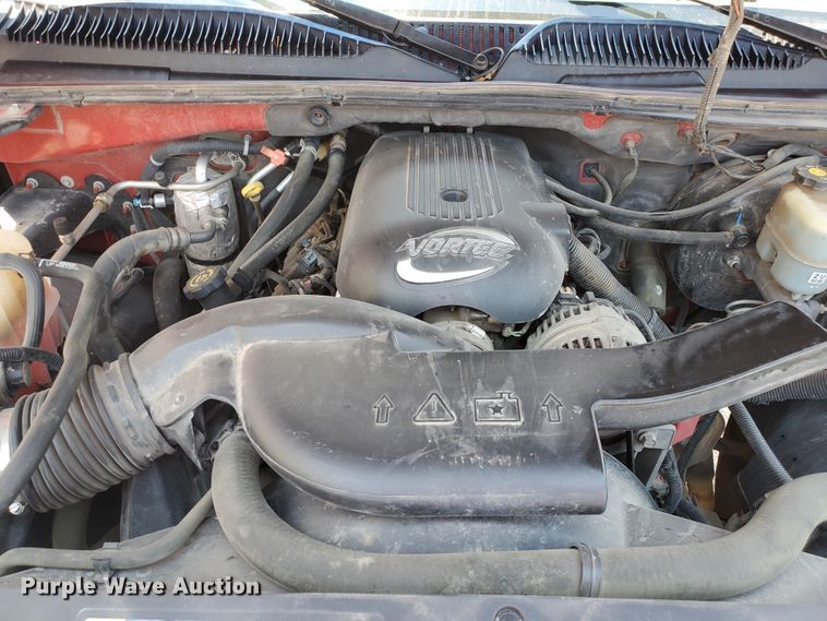 image for item JM9749 2002 Chevrolet Suburban 1500 LS  SUV