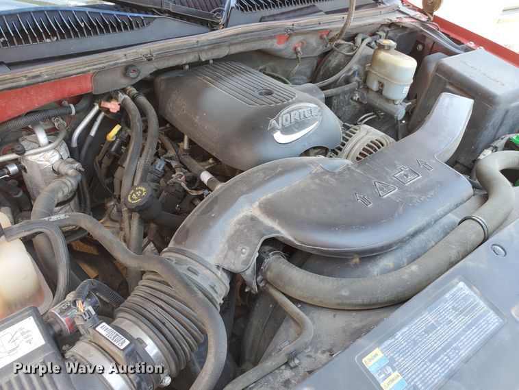 image for item JM9749 2002 Chevrolet Suburban 1500 LS  SUV