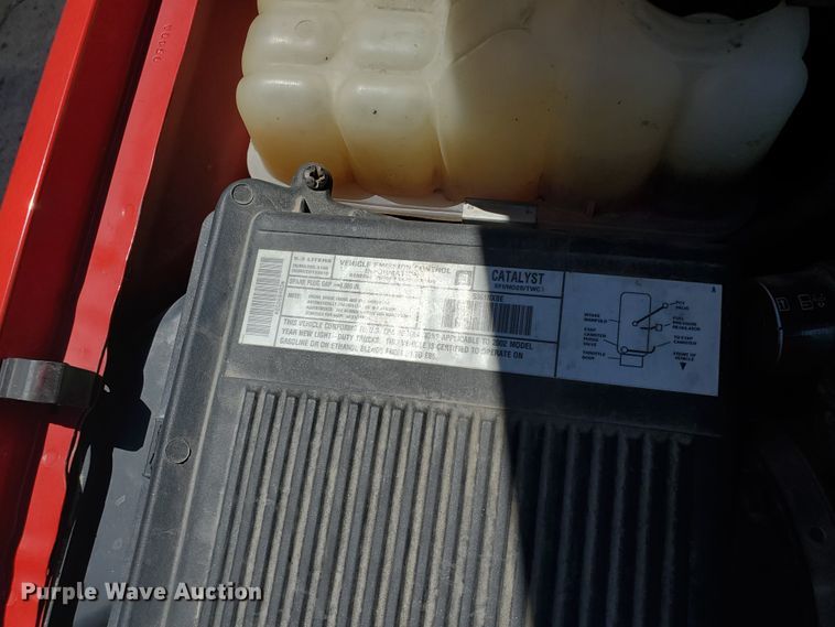 image for item JM9749 2002 Chevrolet Suburban 1500 LS  SUV