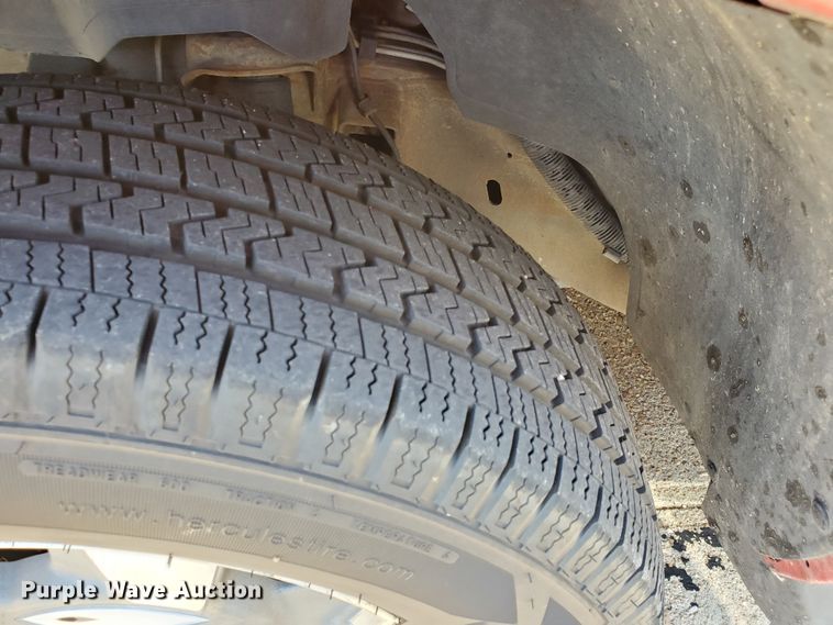 image for item JM9749 2002 Chevrolet Suburban 1500 LS  SUV