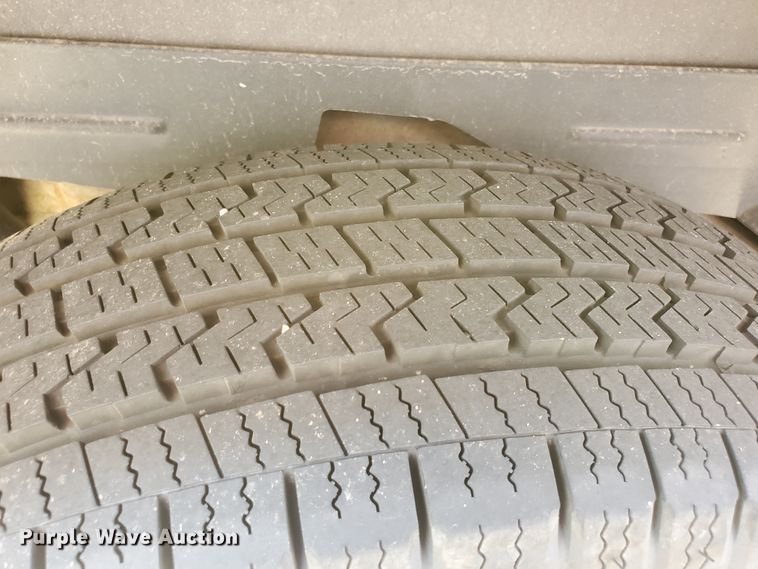 image for item JM9749 2002 Chevrolet Suburban 1500 LS  SUV