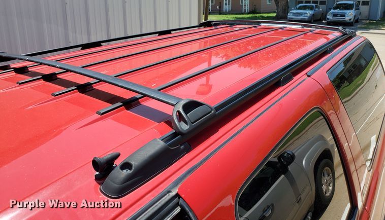 image for item JM9749 2002 Chevrolet Suburban 1500 LS  SUV