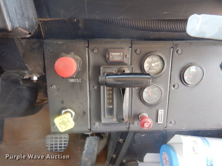 image for item JZ9988 1996 GMC B7  school bus