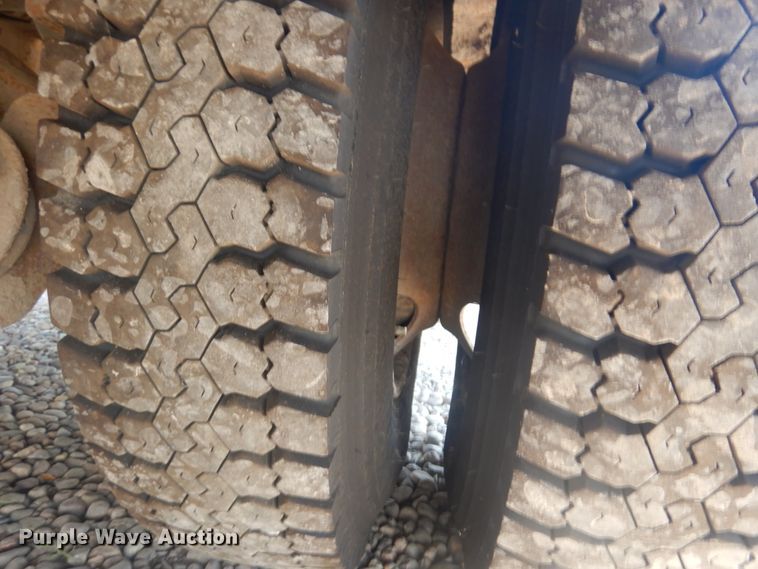 image for item JZ9988 1996 GMC B7  school bus