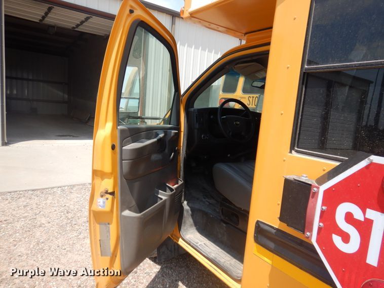image for item JZ9989 2009 Chevrolet Express 3500  school bus