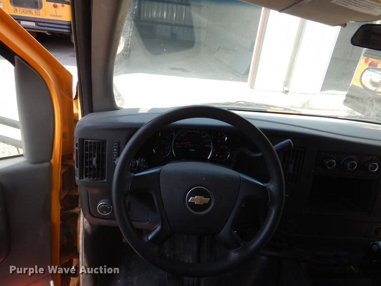 image for item JZ9989 2009 Chevrolet Express 3500  school bus