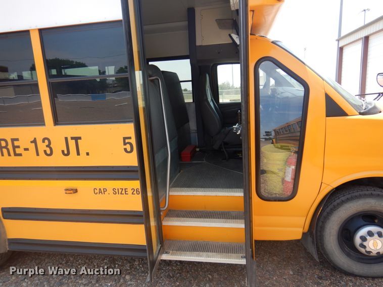 image for item JZ9989 2009 Chevrolet Express 3500  school bus