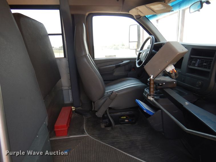 image for item JZ9989 2009 Chevrolet Express 3500  school bus