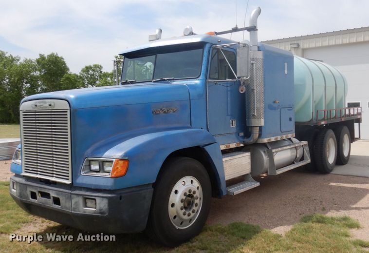 image for item JZ9994 1989 Freightliner FLD120  flatbed truck