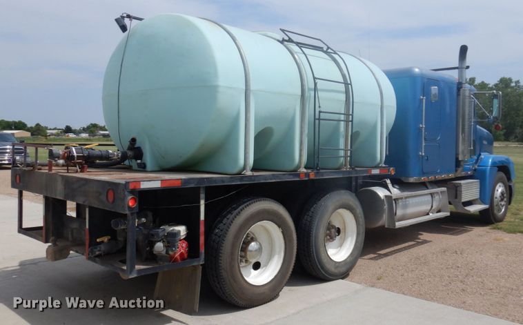 image for item JZ9994 1989 Freightliner FLD120  flatbed truck