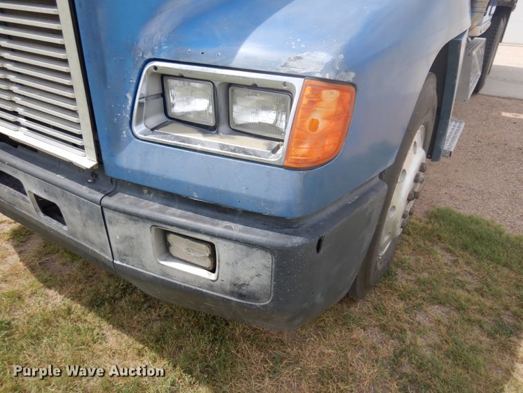 image for item JZ9994 1989 Freightliner FLD120  flatbed truck