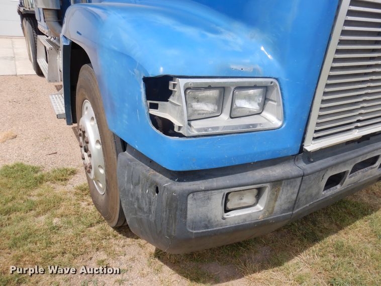 image for item JZ9994 1989 Freightliner FLD120  flatbed truck