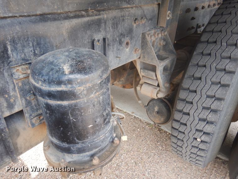 image for item JZ9994 1989 Freightliner FLD120  flatbed truck