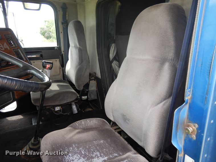 image for item JZ9994 1989 Freightliner FLD120  flatbed truck