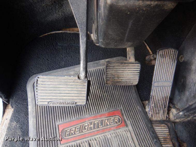 image for item JZ9994 1989 Freightliner FLD120  flatbed truck