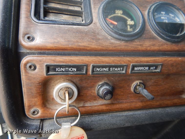 image for item JZ9994 1989 Freightliner FLD120  flatbed truck