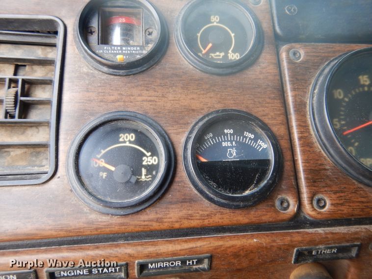 image for item JZ9994 1989 Freightliner FLD120  flatbed truck