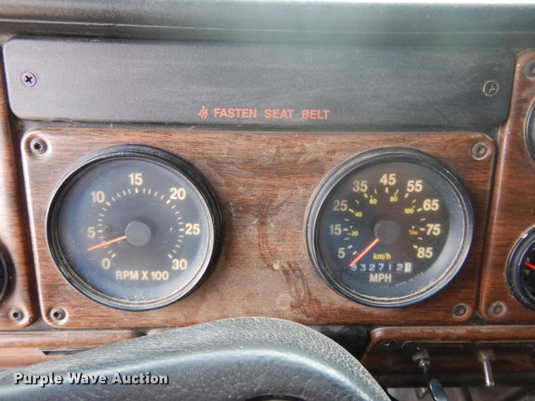 image for item JZ9994 1989 Freightliner FLD120  flatbed truck