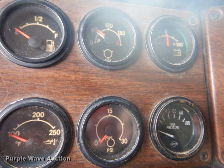 image for item JZ9994 1989 Freightliner FLD120  flatbed truck