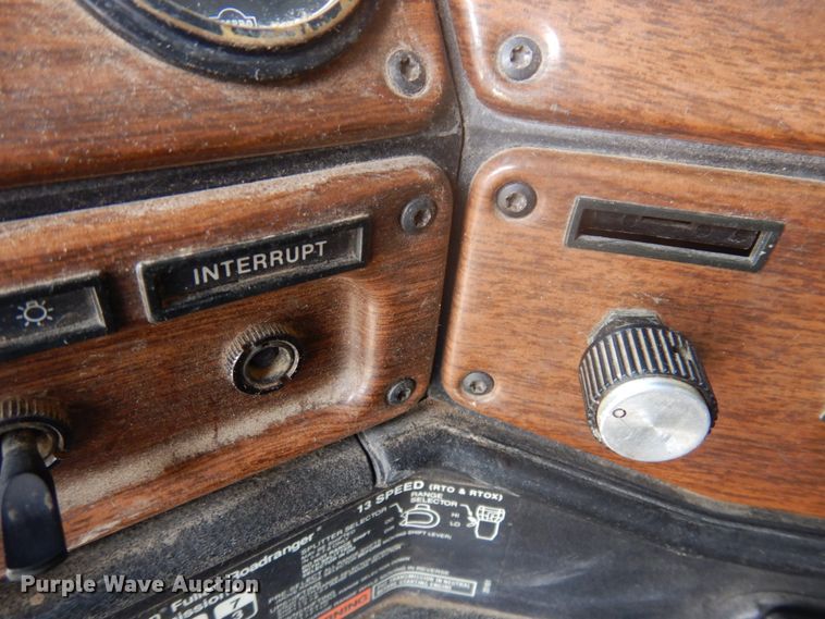 image for item JZ9994 1989 Freightliner FLD120  flatbed truck