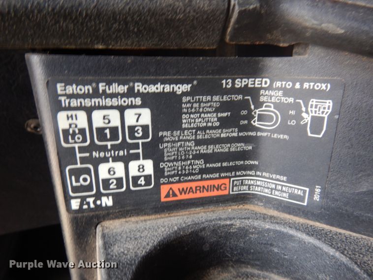 image for item JZ9994 1989 Freightliner FLD120  flatbed truck