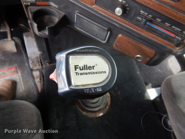 image for item JZ9994 1989 Freightliner FLD120  flatbed truck