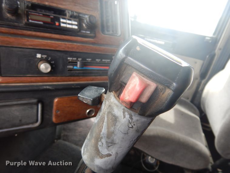 image for item JZ9994 1989 Freightliner FLD120  flatbed truck