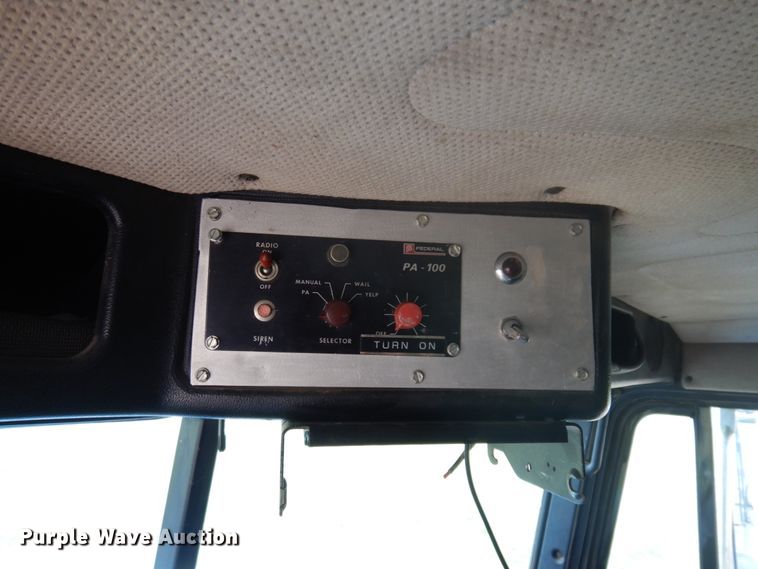 image for item JZ9994 1989 Freightliner FLD120  flatbed truck