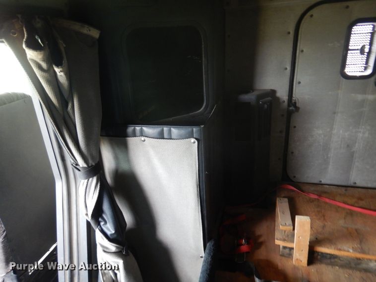 image for item JZ9994 1989 Freightliner FLD120  flatbed truck